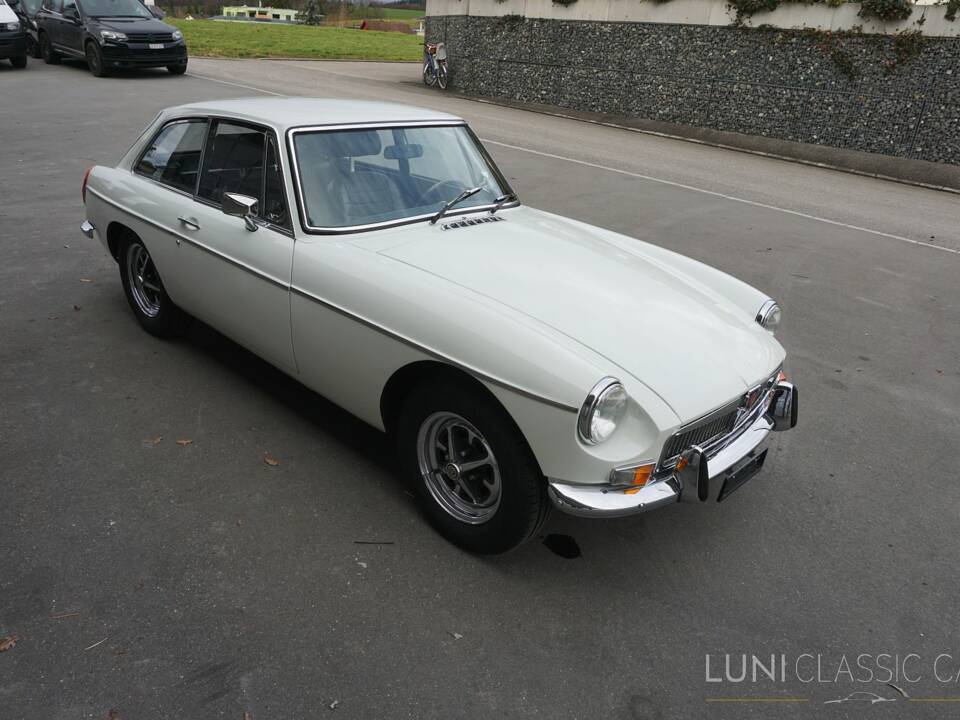 Image 11/54 de MG MGB GT (1974)