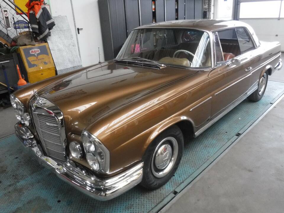 Image 24/50 of Mercedes-Benz 250 SE (1966)