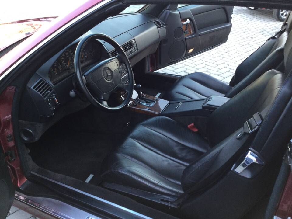 Image 12/32 de Mercedes-Benz 300 SL-24 (1992)