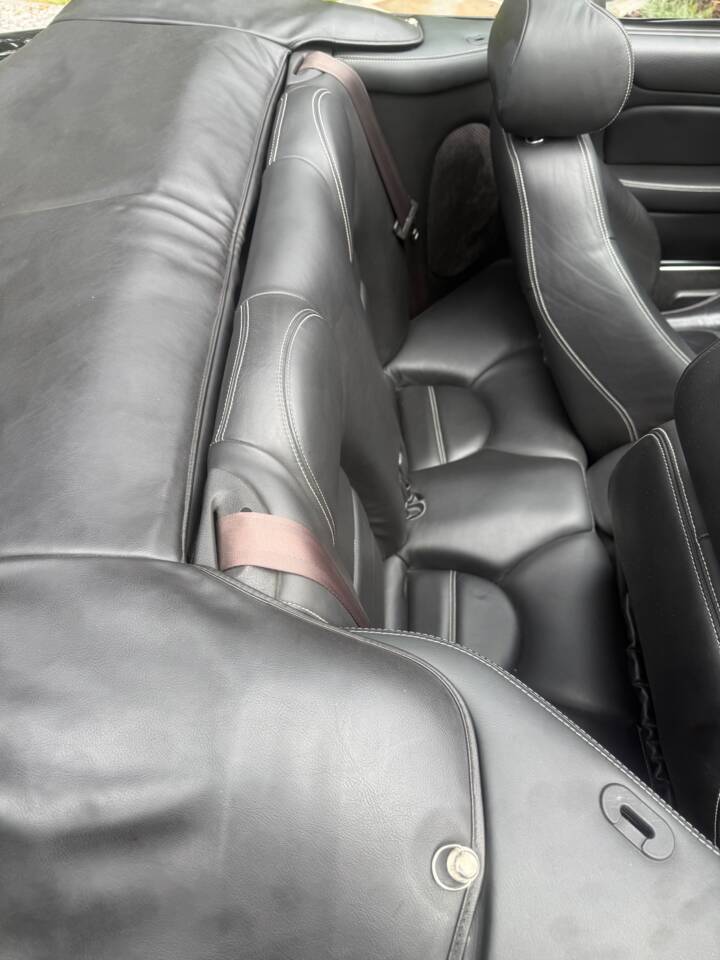 Image 22/24 of Jaguar XKR (2005)