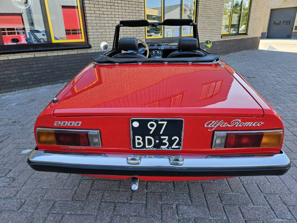 Afbeelding 5/8 van Alfa Romeo 2000 Spider Veloce (1974)
