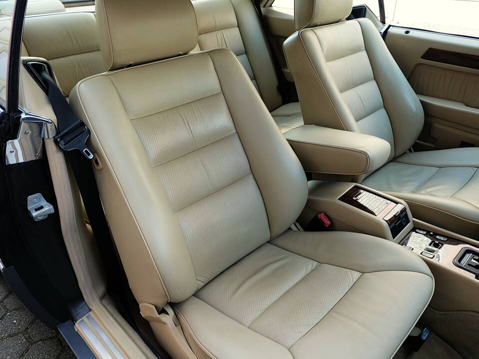 Image 15/63 of Mercedes-Benz 300 CE (1991)