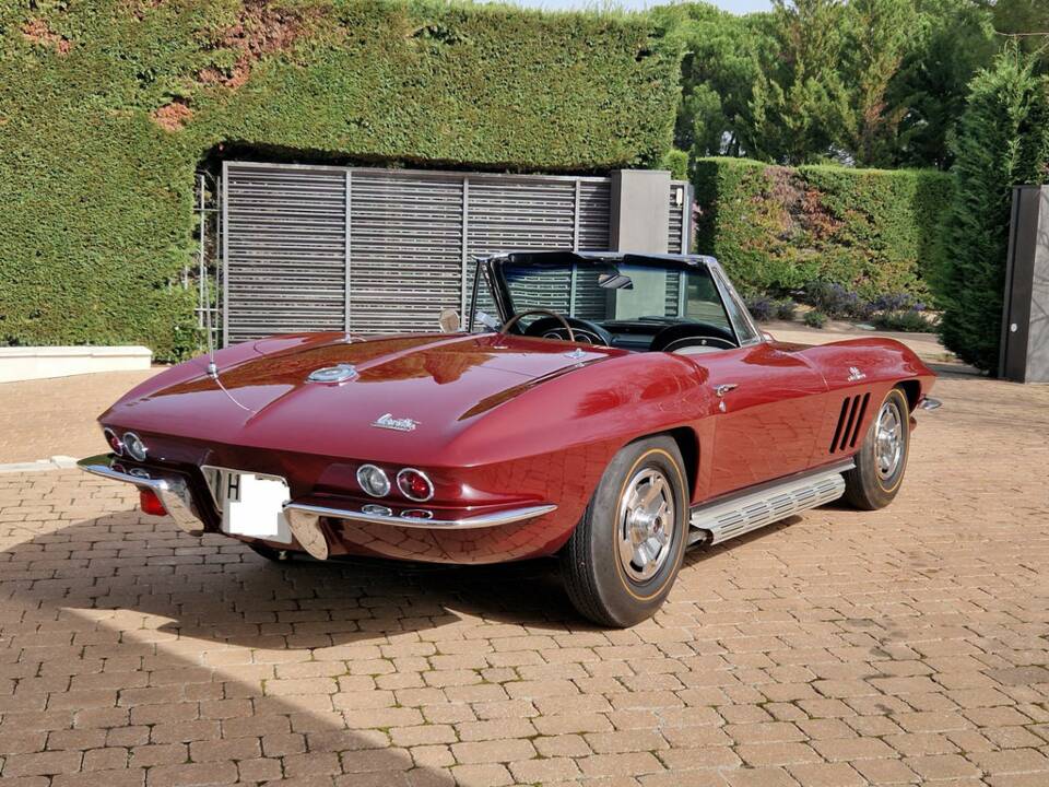 Image 8/8 of Chevrolet Corvette Sting Ray 427 Turbo Jet (1966)
