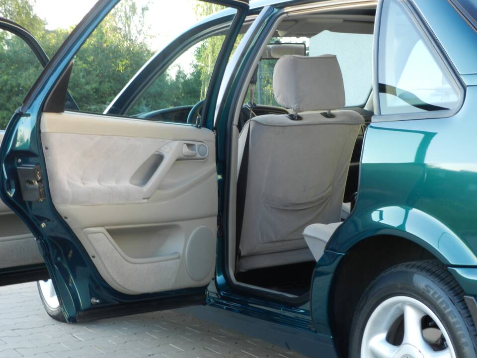 Bild 23/40 von Volkswagen Passat 2.0 (1995)
