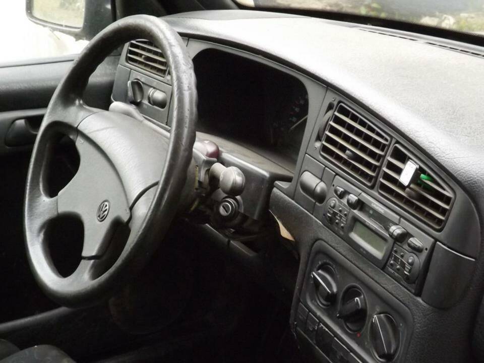 Image 15/50 of Volkswagen Golf III Cabrio 1.6 (1996)