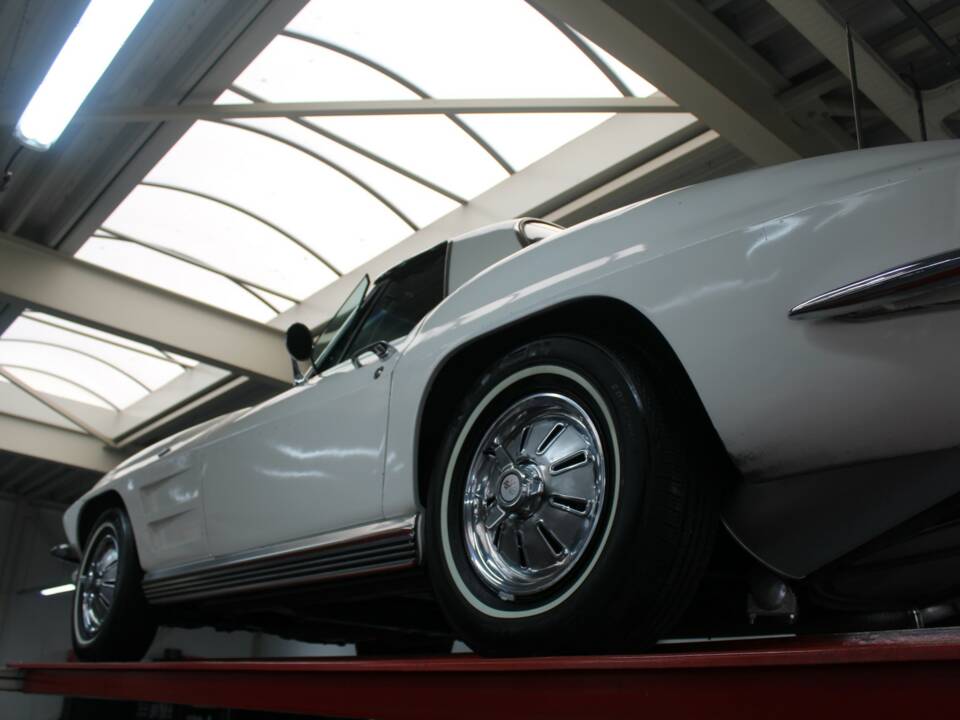Image 9/50 de Chevrolet Corvette Sting Ray Convertible (1964)