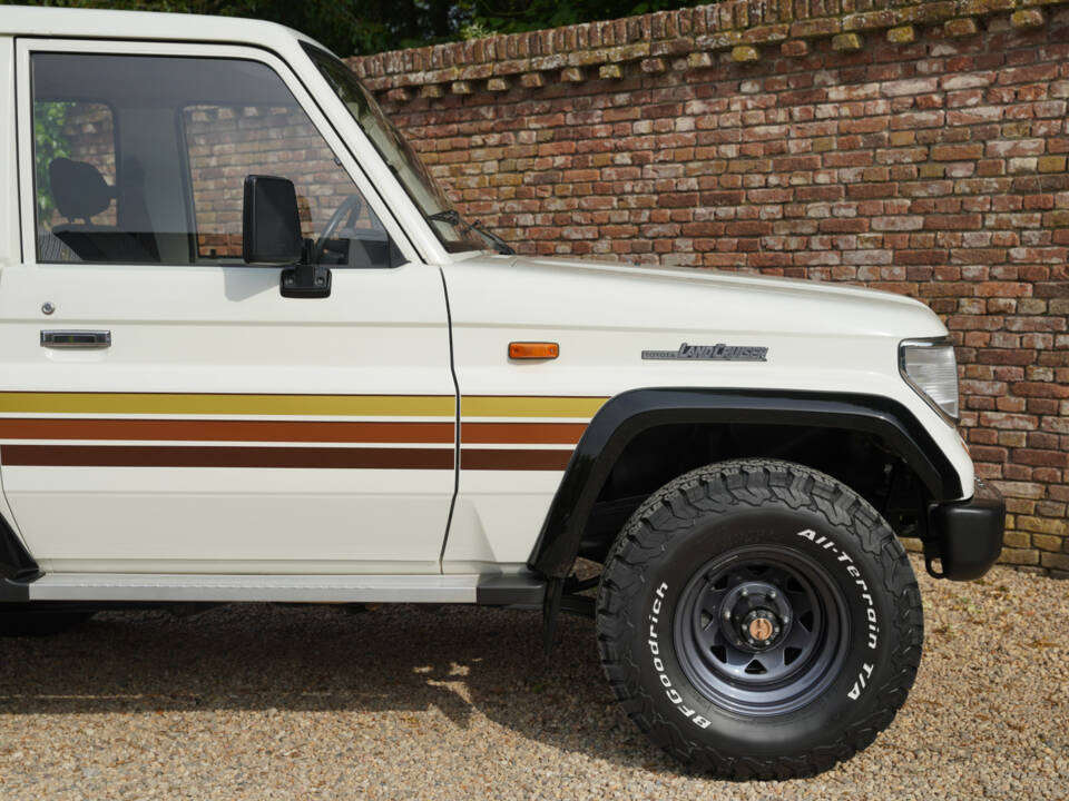 Immagine 40/50 di Toyota Land Cruiser 2.4 LX Turbo (1992)