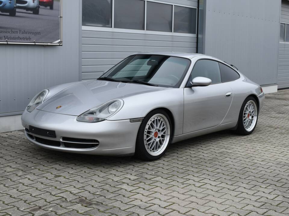 Imagen 2/36 de Porsche 911 Carrera (2000)