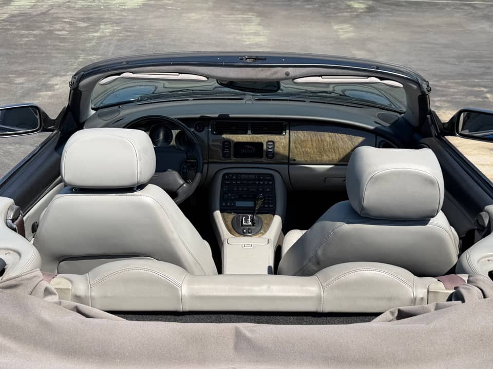 Image 17/20 of Jaguar XKR (2002)