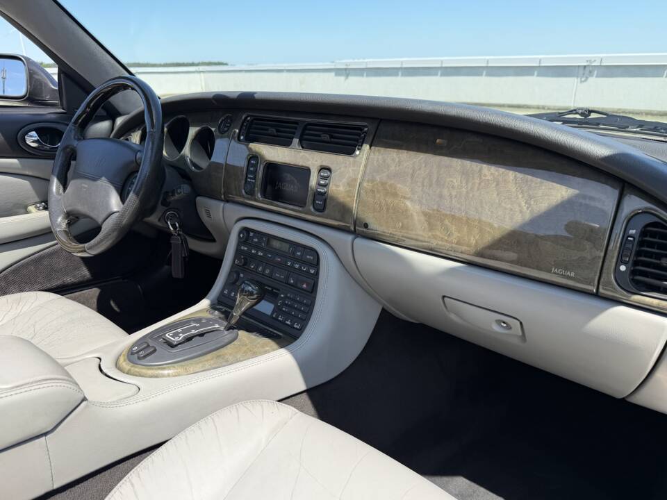 Image 12/20 of Jaguar XKR (2002)