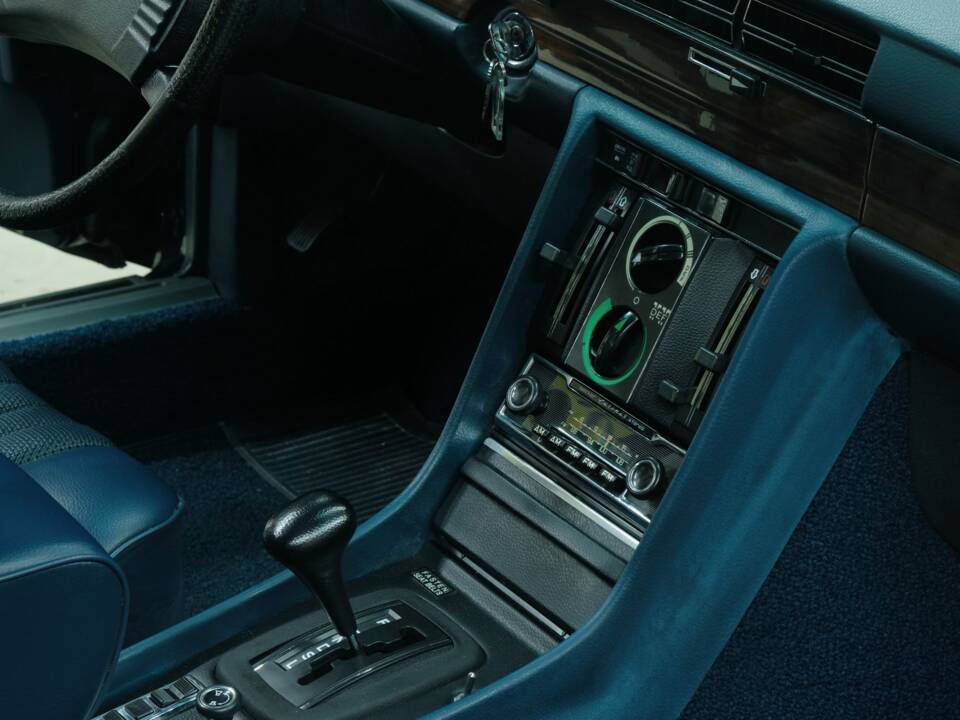 Image 41/50 de Mercedes-Benz 450 SE (1973)