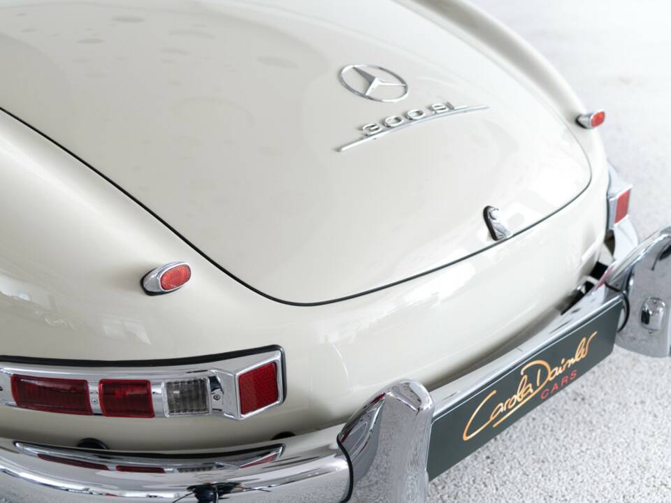Image 26/50 of Mercedes-Benz 300 SL Roadster (1961)