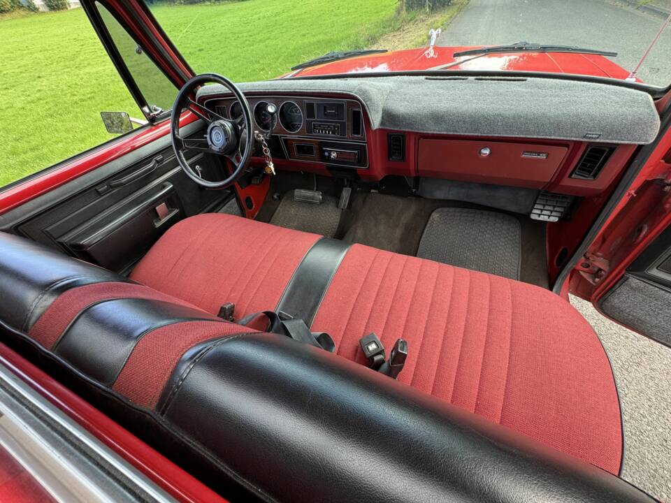 Bild 12/17 von Dodge D 150 Sweptline (1983)