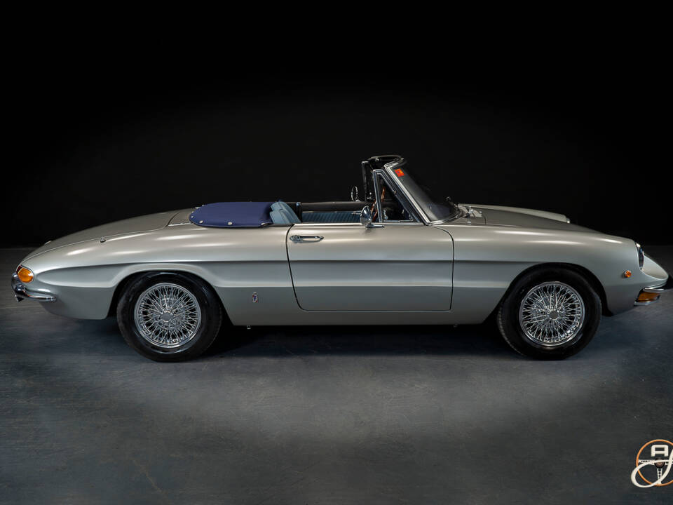 Image 6/22 of Alfa Romeo 1300 Spider Junior (1968)