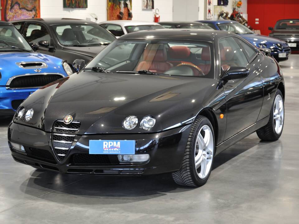 Immagine 2/39 di Alfa Romeo GTV 2.0 JTS (2005)