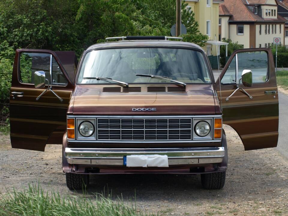 Immagine 102/143 di Dodge B 200 Sportsman (1978)