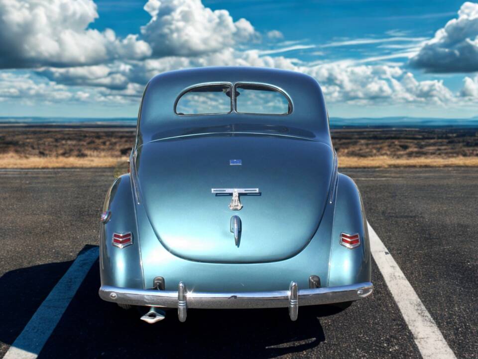Image 18/28 of Ford Deluxe (1940)