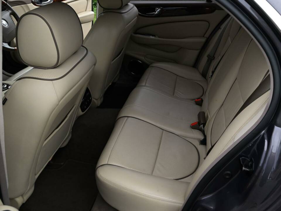 Image 36/50 de Jaguar XJ 8 4.2 (2009)