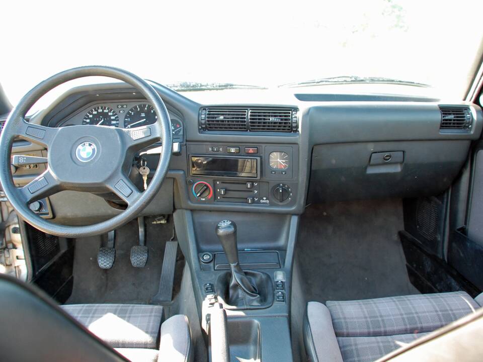 Afbeelding 3/25 van BMW 320i (1990)