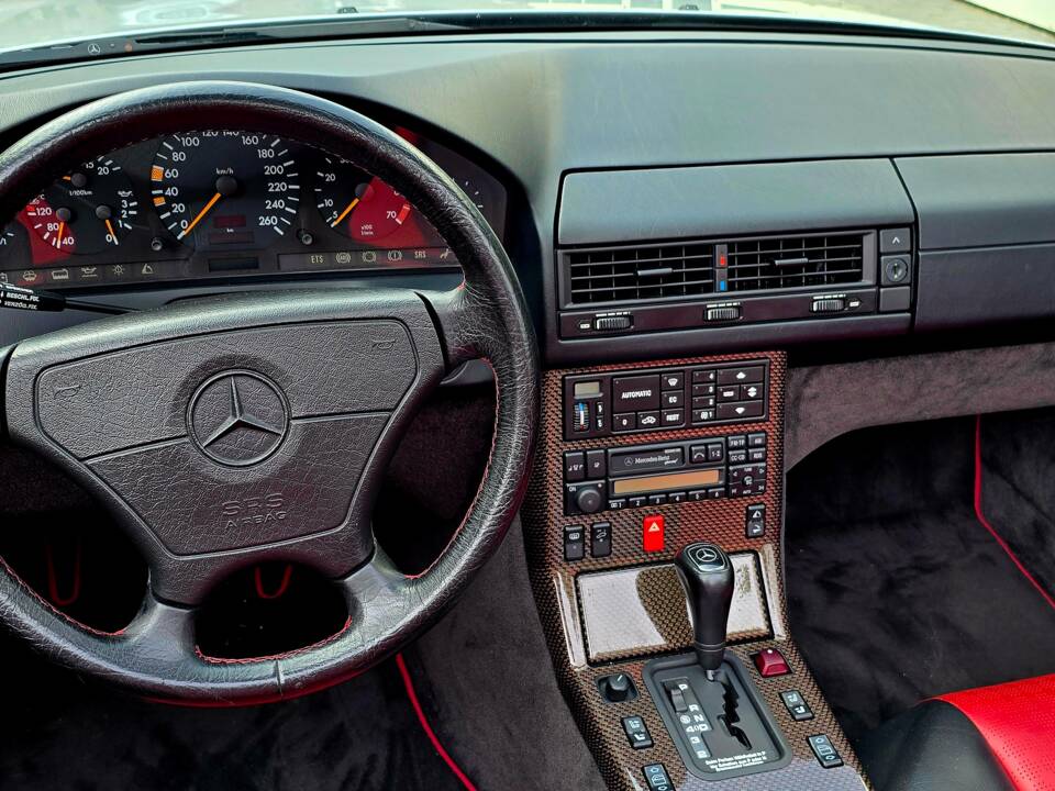Image 13/61 of Mercedes-Benz SL 320 &quot;Mille Miglia&quot; (1995)