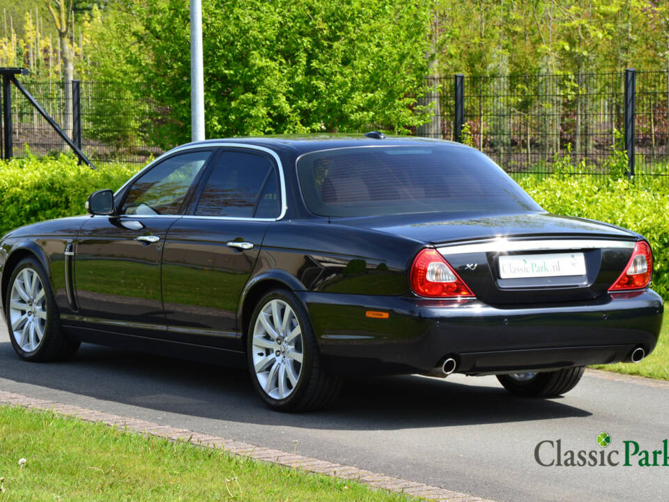 Image 3/50 de Jaguar XJ 2.7 D (2008)