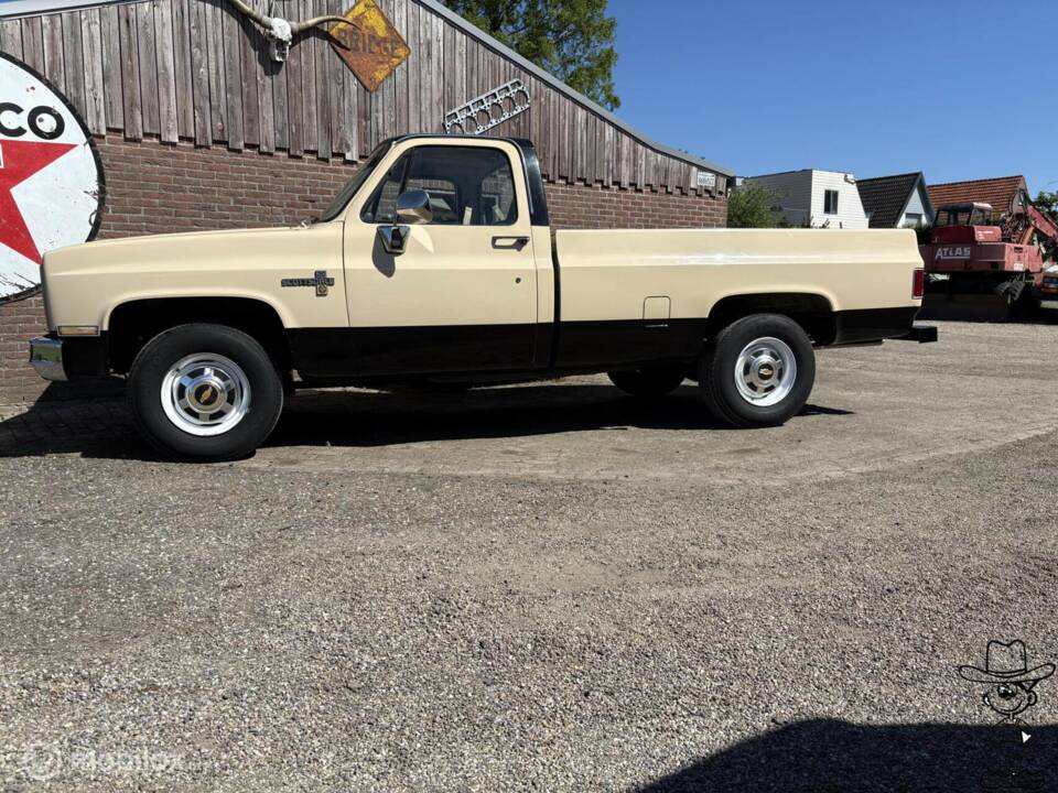 Bild 19/29 von Chevrolet C 20 (1985)