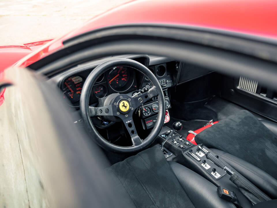 Image 32/52 of Ferrari 512 BB (1978)