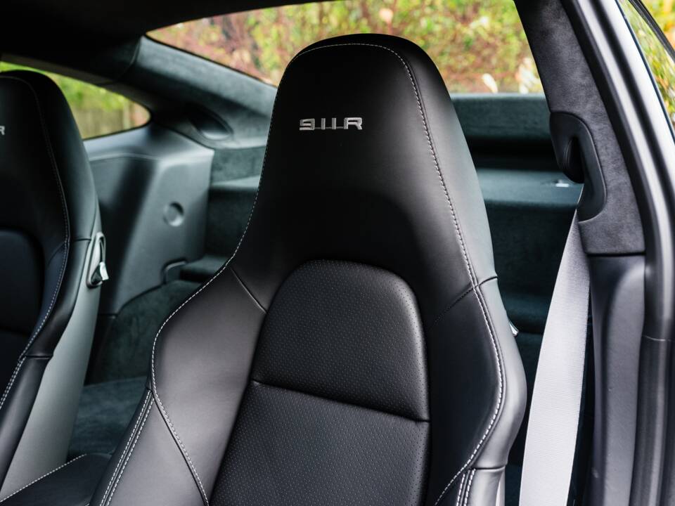 Image 30/42 of Porsche 911 R (2016)