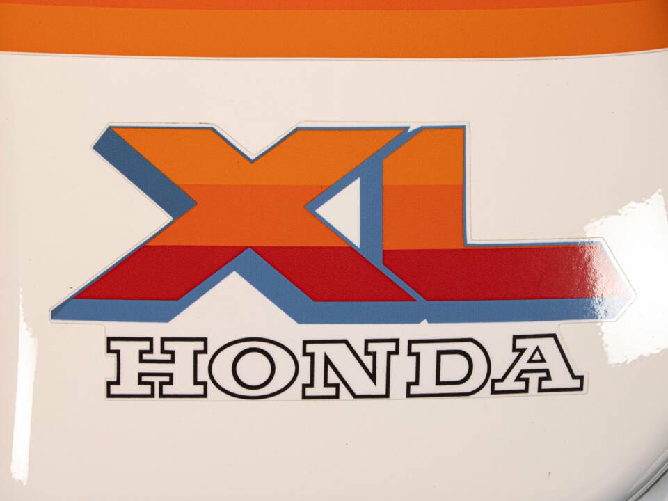 Image 43/50 of Honda DUMMY (1986)