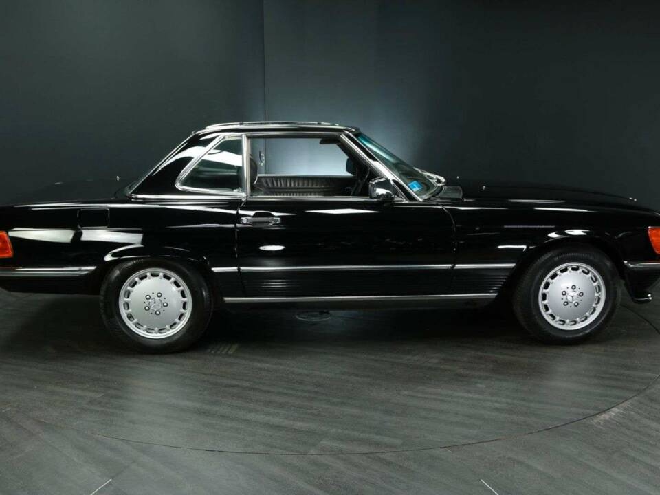 Image 7/30 of Mercedes-Benz 560 SL (1987)