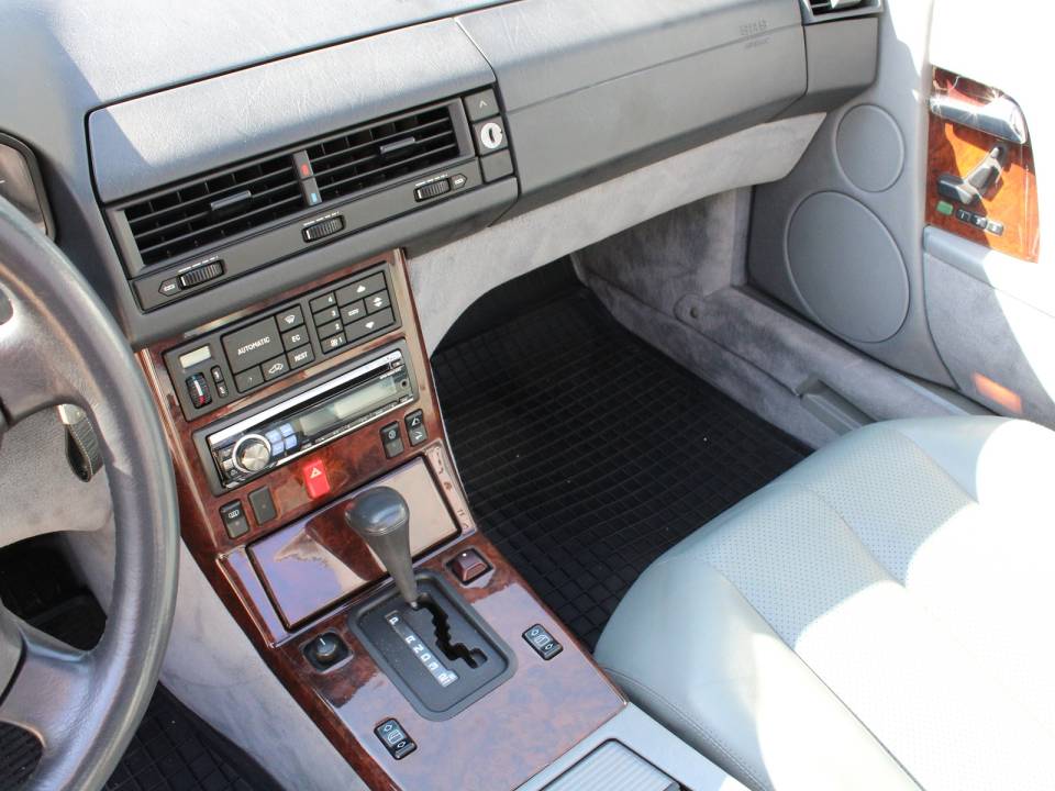 Imagen 8/22 de Mercedes-Benz 500 SL (1993)