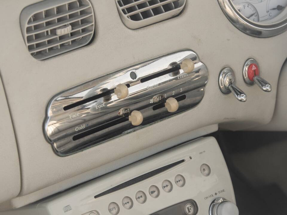 Bild 24/50 von Nissan Figaro (1991)