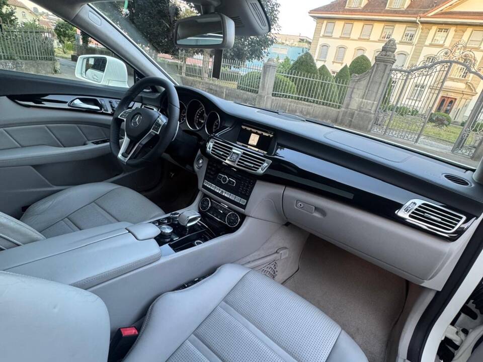 Obraz 7/8 pojazdu Mercedes-Benz CLS 63 AMG (2013)