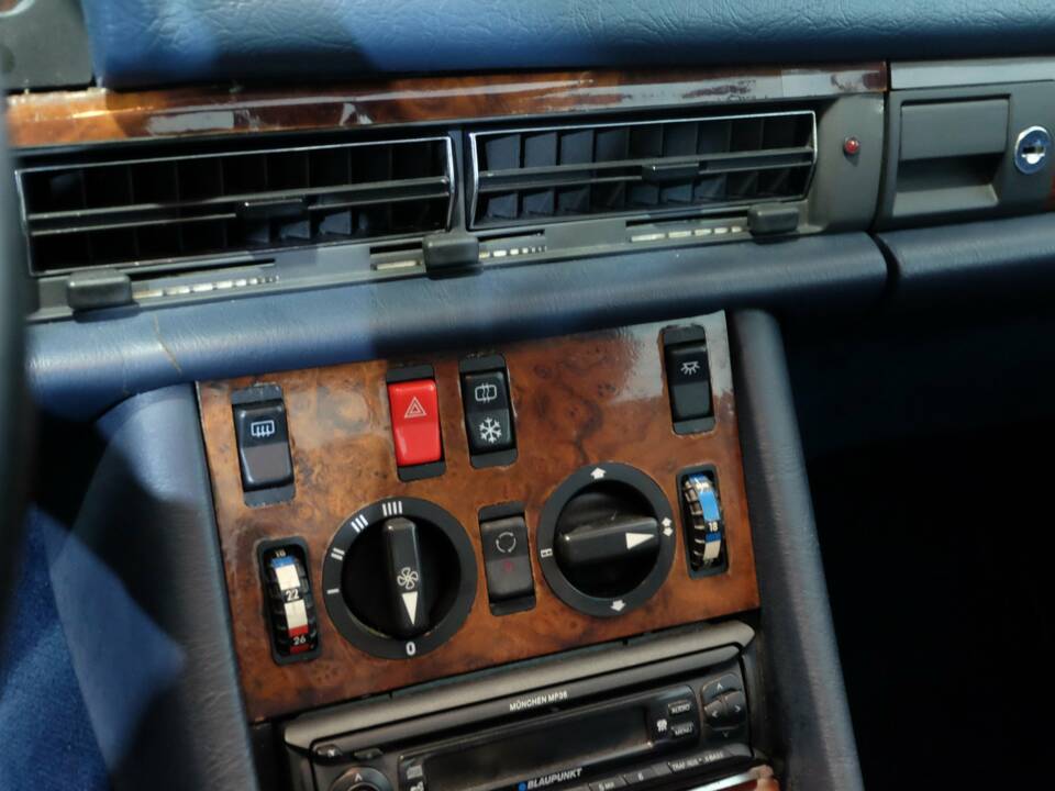 Image 8/29 of Mercedes-Benz 500 SEC (1985)