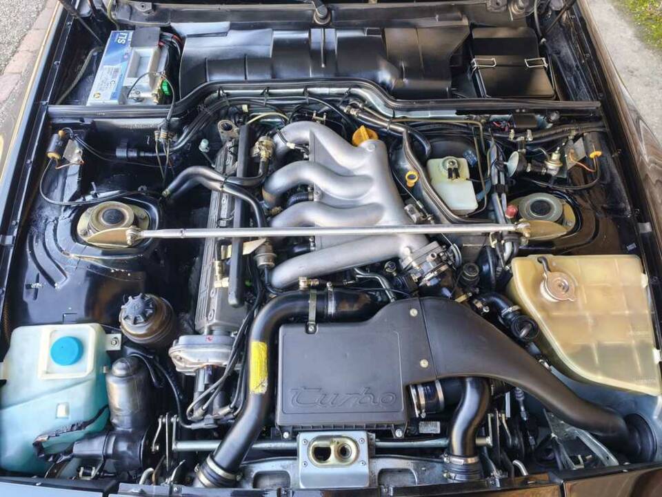 Image 18/24 of Porsche 944 Turbo (1991)