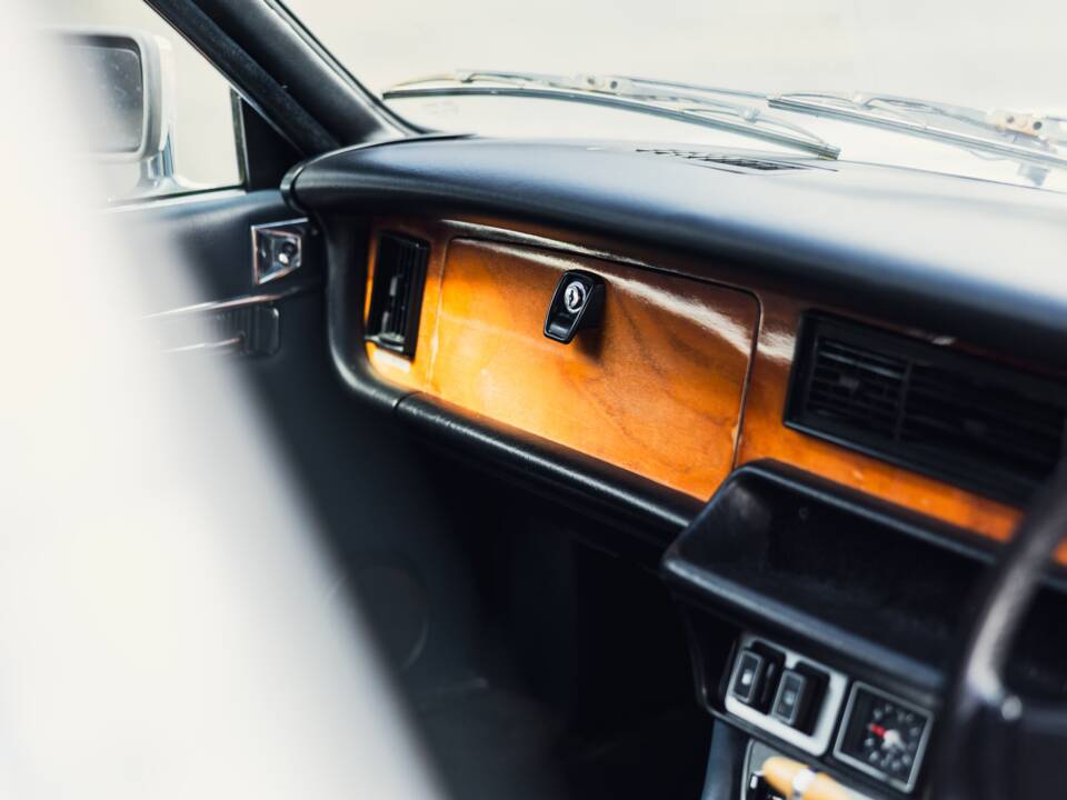 Imagen 48/50 de Jaguar XJ 6 4.2 (1982)