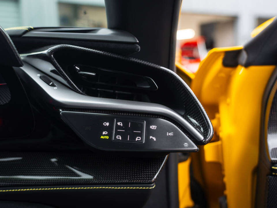 Immagine 23/61 di Ferrari SF90 Stradale (2021)