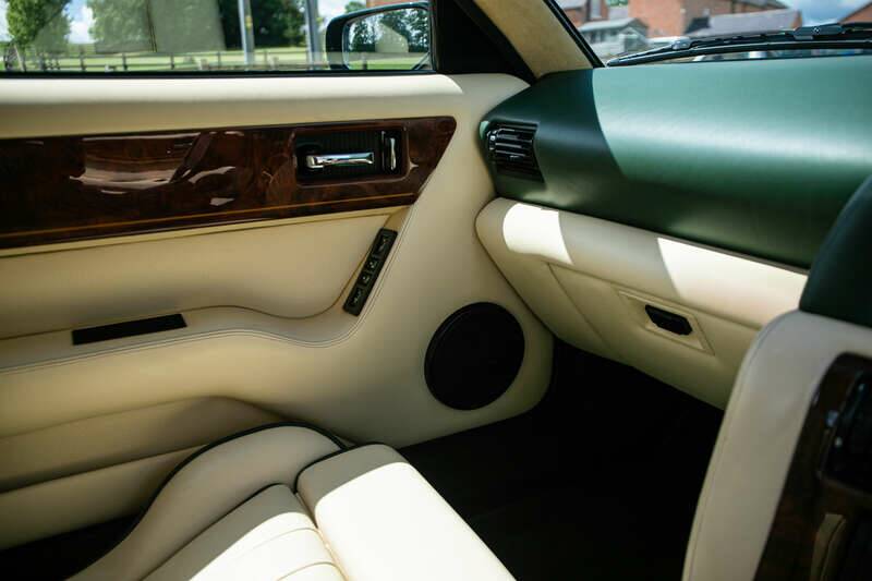 Bild 19/32 von Aston Martin V8 Coupé (1998)