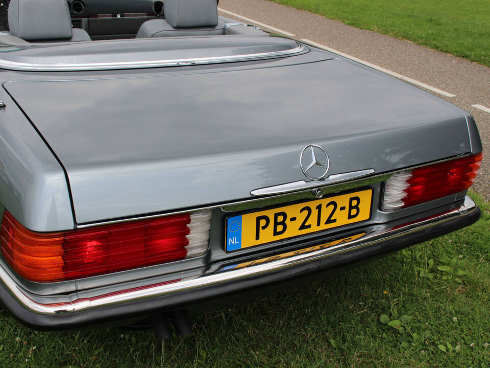 Image 12/27 of Mercedes-Benz 560 SL (1989)