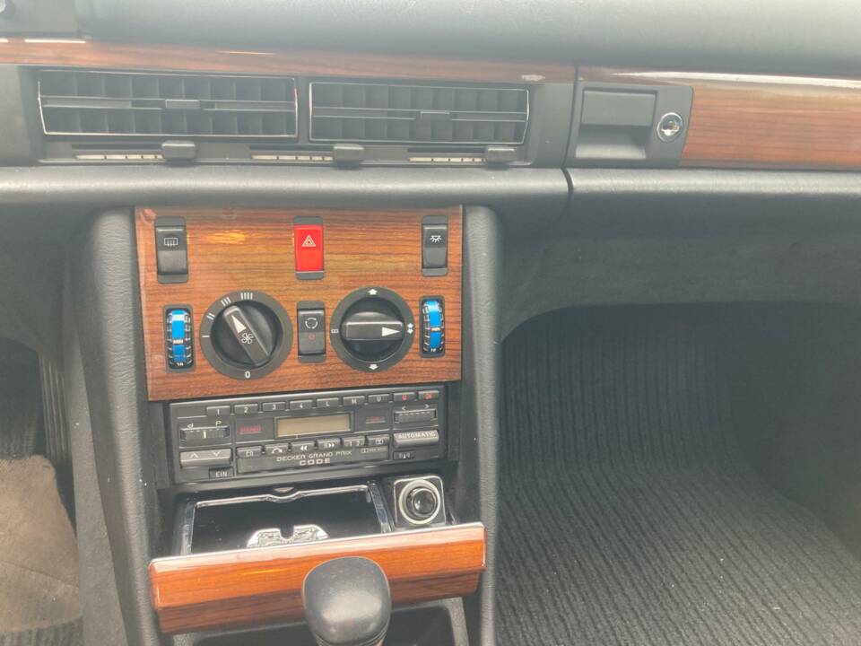 Immagine 20/29 di Mercedes-Benz 300 SE (1990)