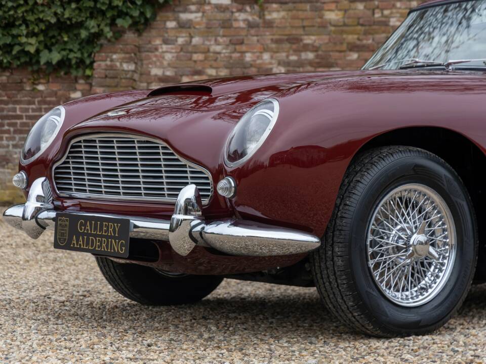 Image 28/50 de Aston Martin DB 5 Vantage (1965)