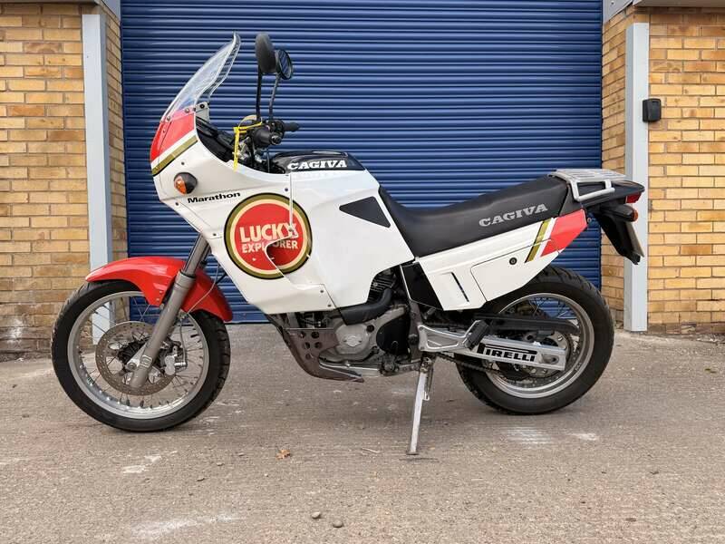 Image 27/40 of Cagiva DUMMY (1994)