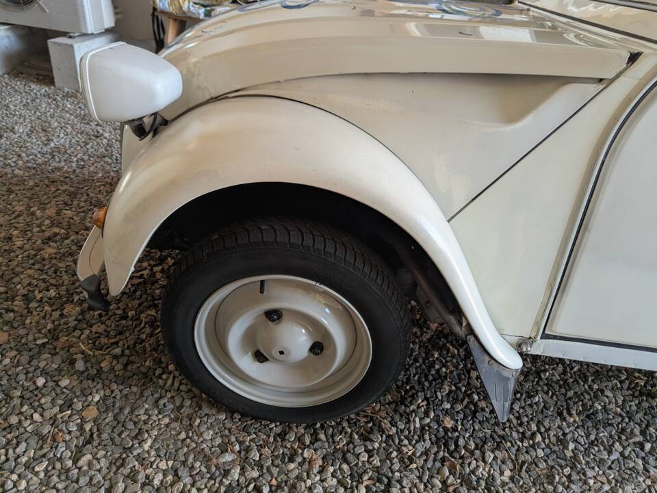 Image 24/28 de Citroën 2 CV 6 Club (1986)