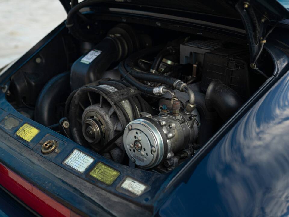 Bild 47/50 von Porsche 911 Carrera 3.2 (1989)