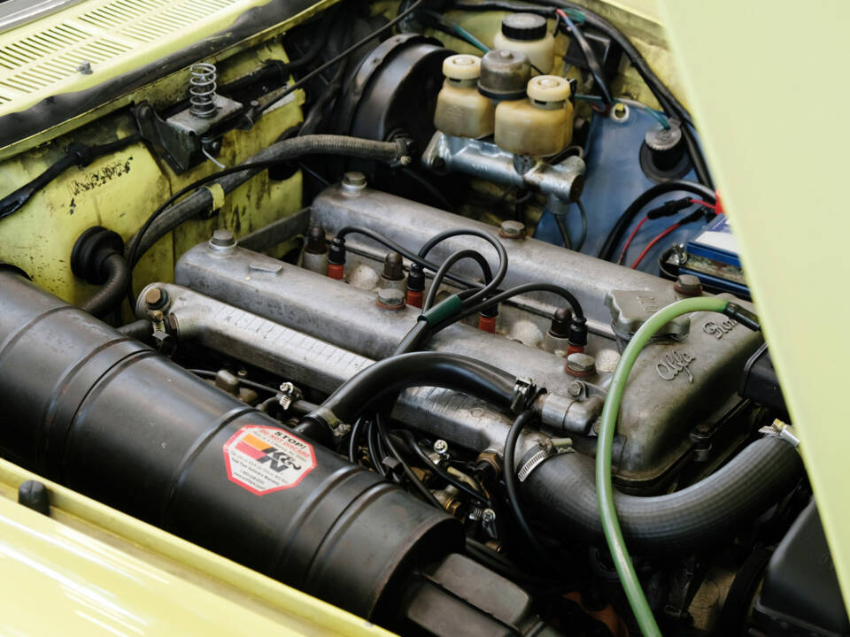 Image 18/24 of Alfa Romeo Spider 1300 Junior (1972)