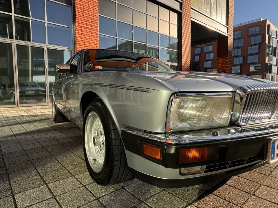 Image 8/29 de Daimler Double Six (1993)