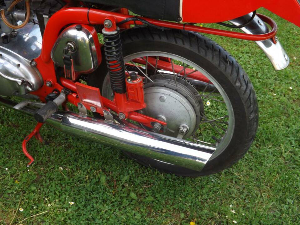 Afbeelding 30/50 van MV Agusta 350 S (1972)