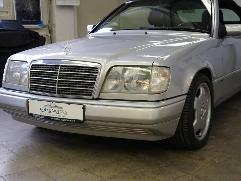 Bild 9/69 von Mercedes-Benz E 320 "Final Edition" (1997)