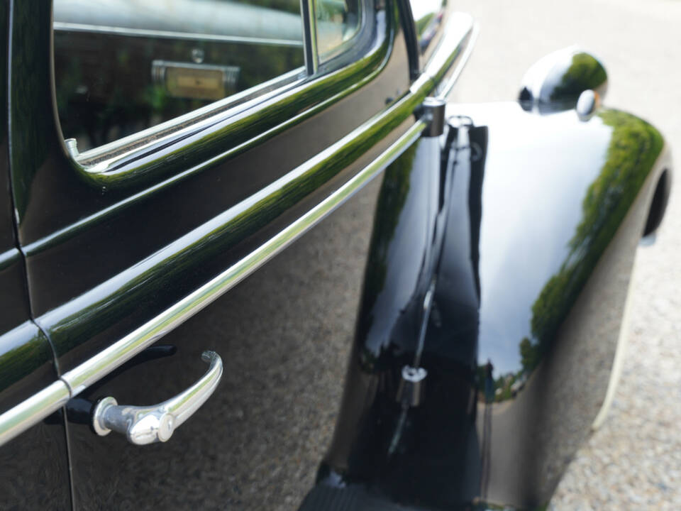 Image 43/50 of Oldsmobile F-Series Business Coupe (1938)