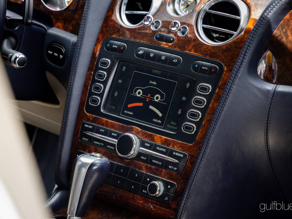 Image 49/75 of Bentley Continental GT (2004)